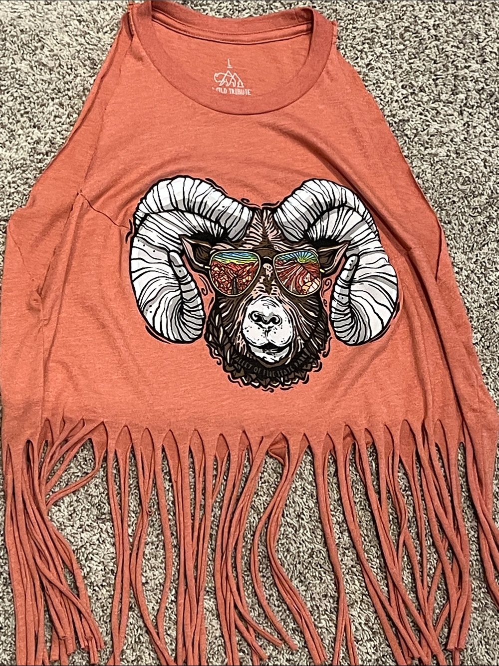 Woman’s wild tribute fringe bottom tank bighorn national park graphic large